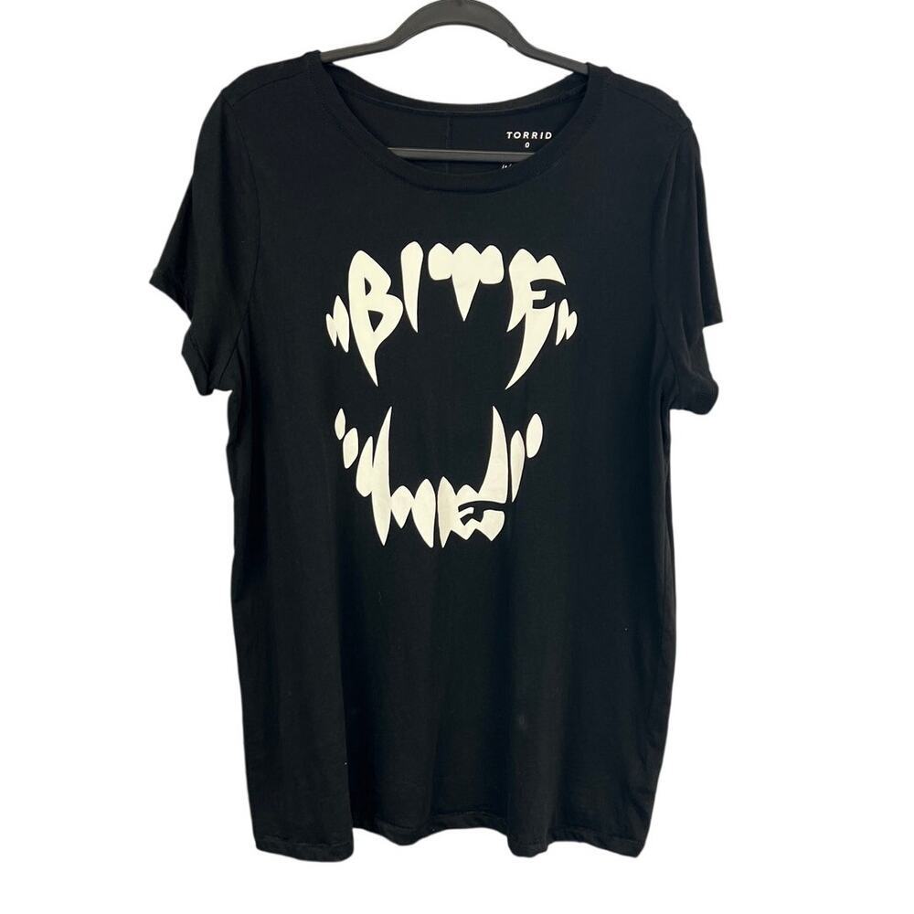 Torrid Bite Me Glow In The Dark Scoop Neck Tee Size 0
